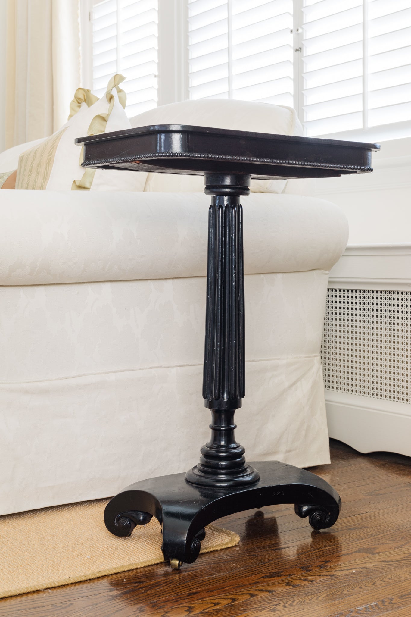 Chinoiserie Drink Table